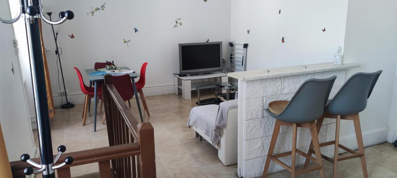 Appartement Duplex F2 Tout Confort Proche Centre Ville Avec Parking Gratuit Montlucon Ngoại thất bức ảnh